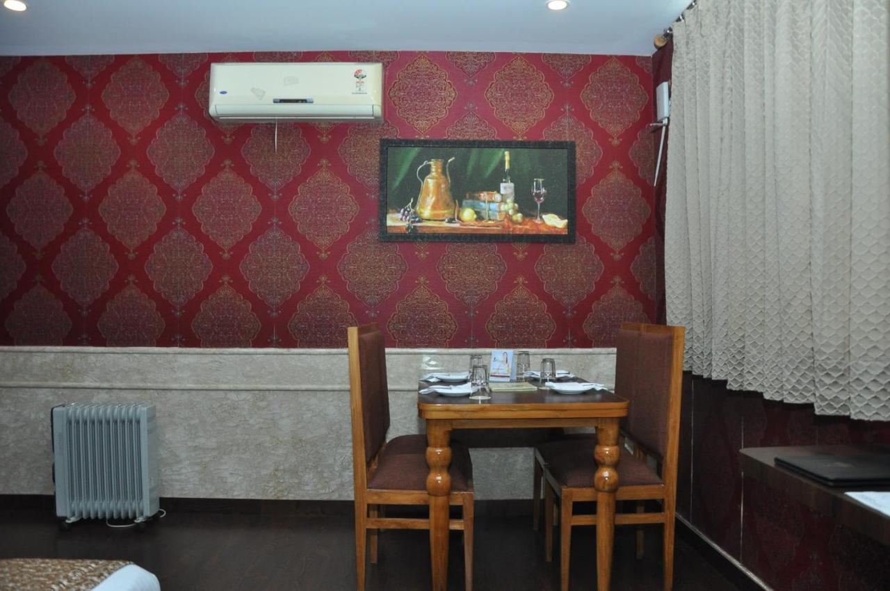 Hotel Jsr Continental Dehradun Zewnętrze zdjęcie