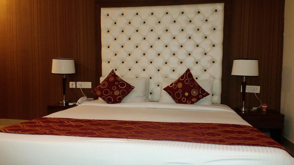 Hotel Jsr Continental Dehradun Pokój zdjęcie