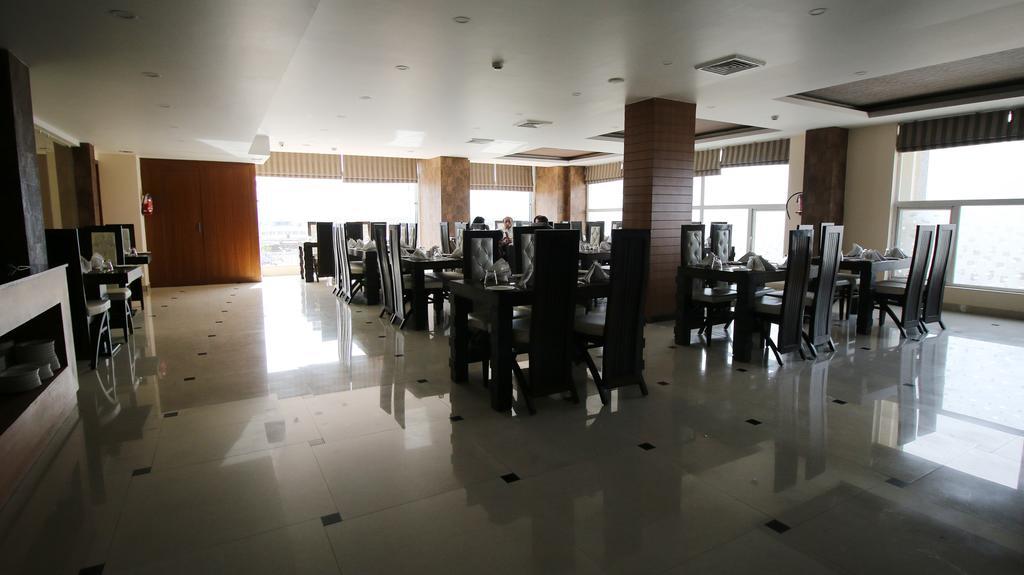 Hotel Jsr Continental Dehradun Zewnętrze zdjęcie