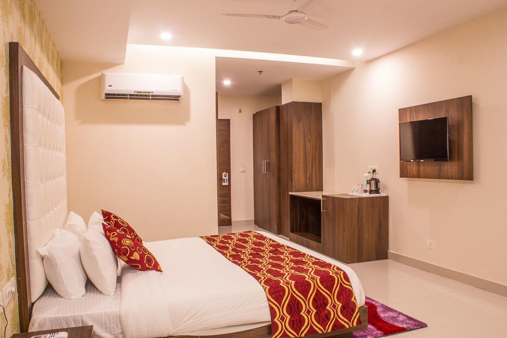 Hotel Jsr Continental Dehradun Pokój zdjęcie