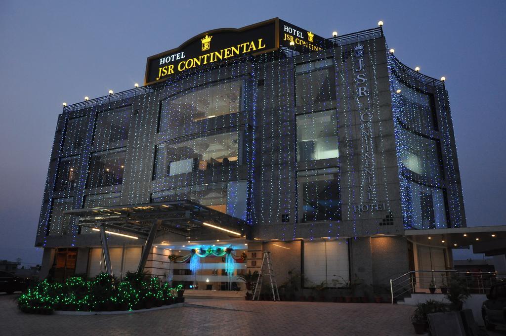 Hotel Jsr Continental Dehradun Zewnętrze zdjęcie