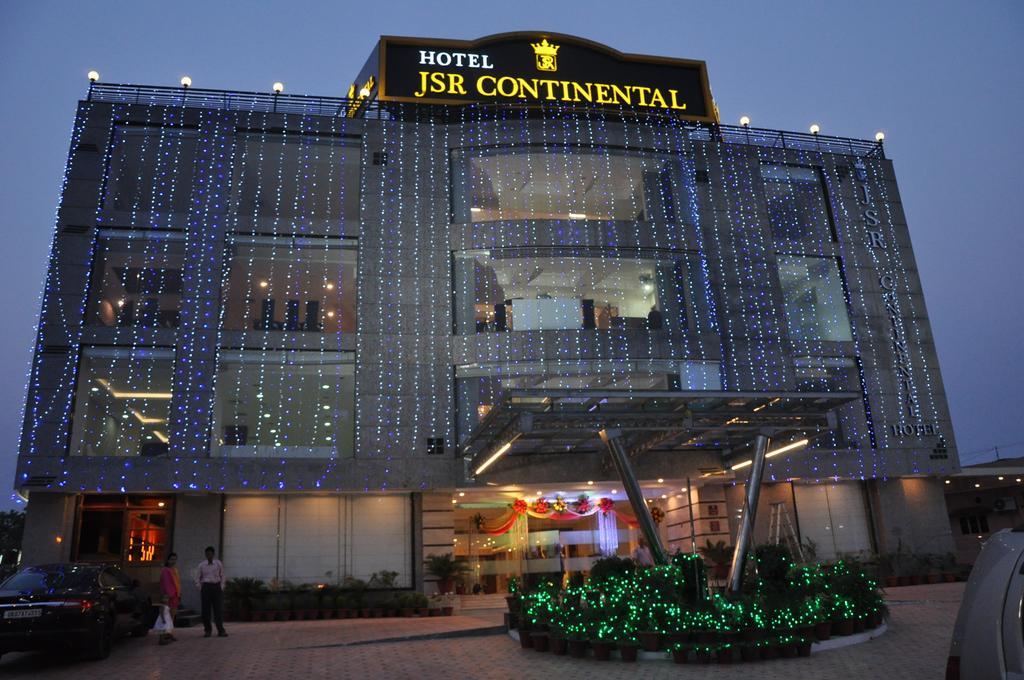 Hotel Jsr Continental Dehradun Zewnętrze zdjęcie