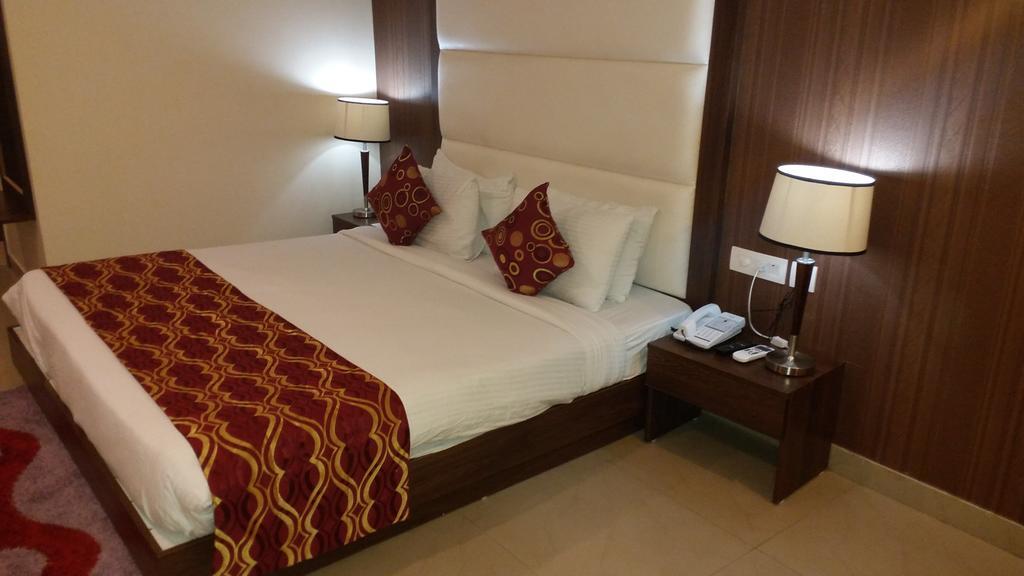 Hotel Jsr Continental Dehradun Pokój zdjęcie