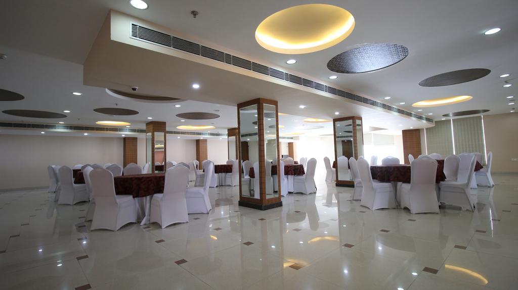 Hotel Jsr Continental Dehradun Zewnętrze zdjęcie