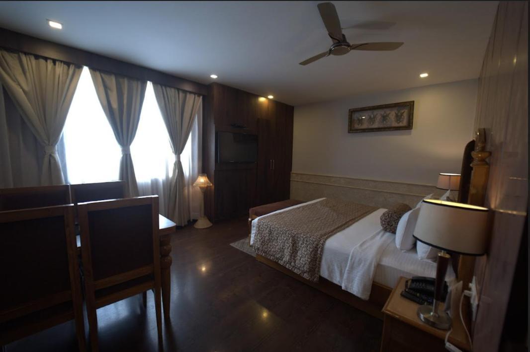 Hotel Jsr Continental Dehradun Zewnętrze zdjęcie