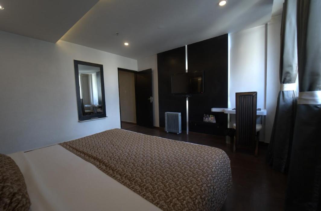 Hotel Jsr Continental Dehradun Zewnętrze zdjęcie