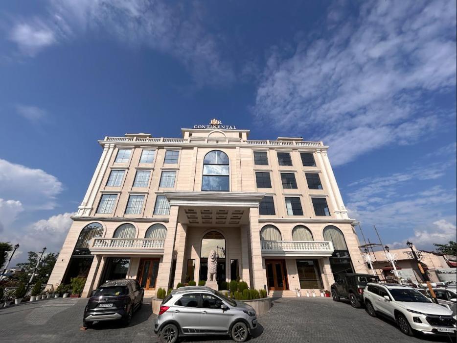 Hotel Jsr Continental Dehradun Zewnętrze zdjęcie