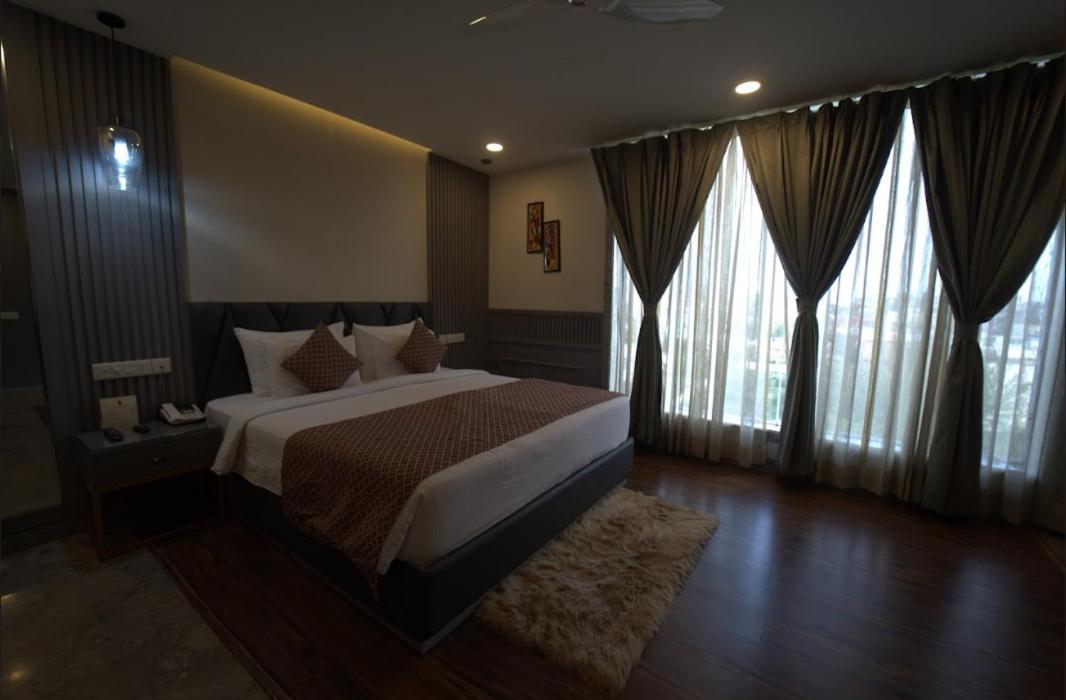 Hotel Jsr Continental Dehradun Zewnętrze zdjęcie