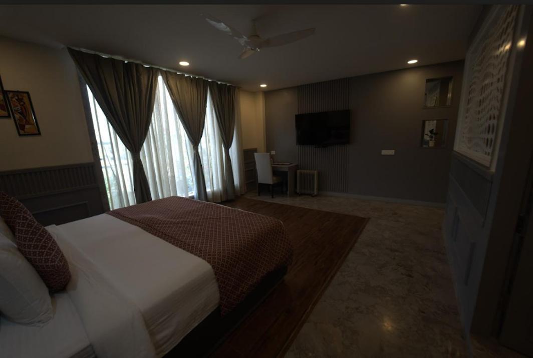 Hotel Jsr Continental Dehradun Zewnętrze zdjęcie