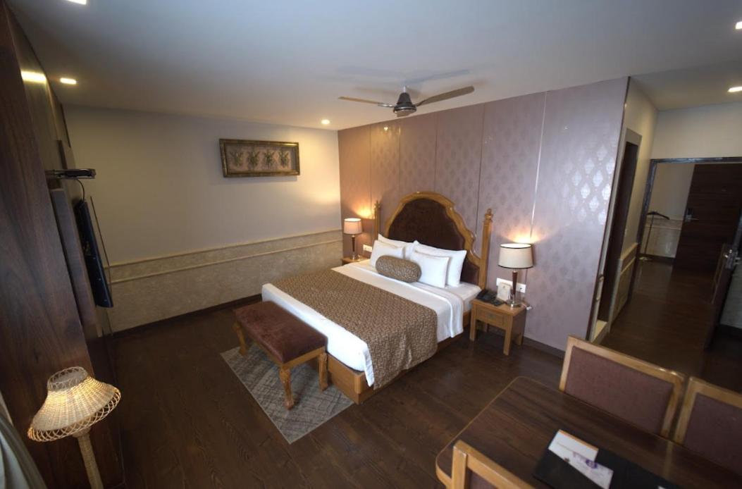 Hotel Jsr Continental Dehradun Zewnętrze zdjęcie