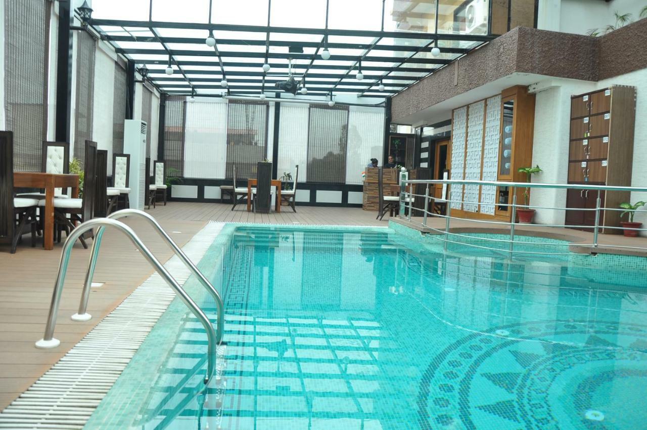 Hotel Jsr Continental Dehradun Zewnętrze zdjęcie