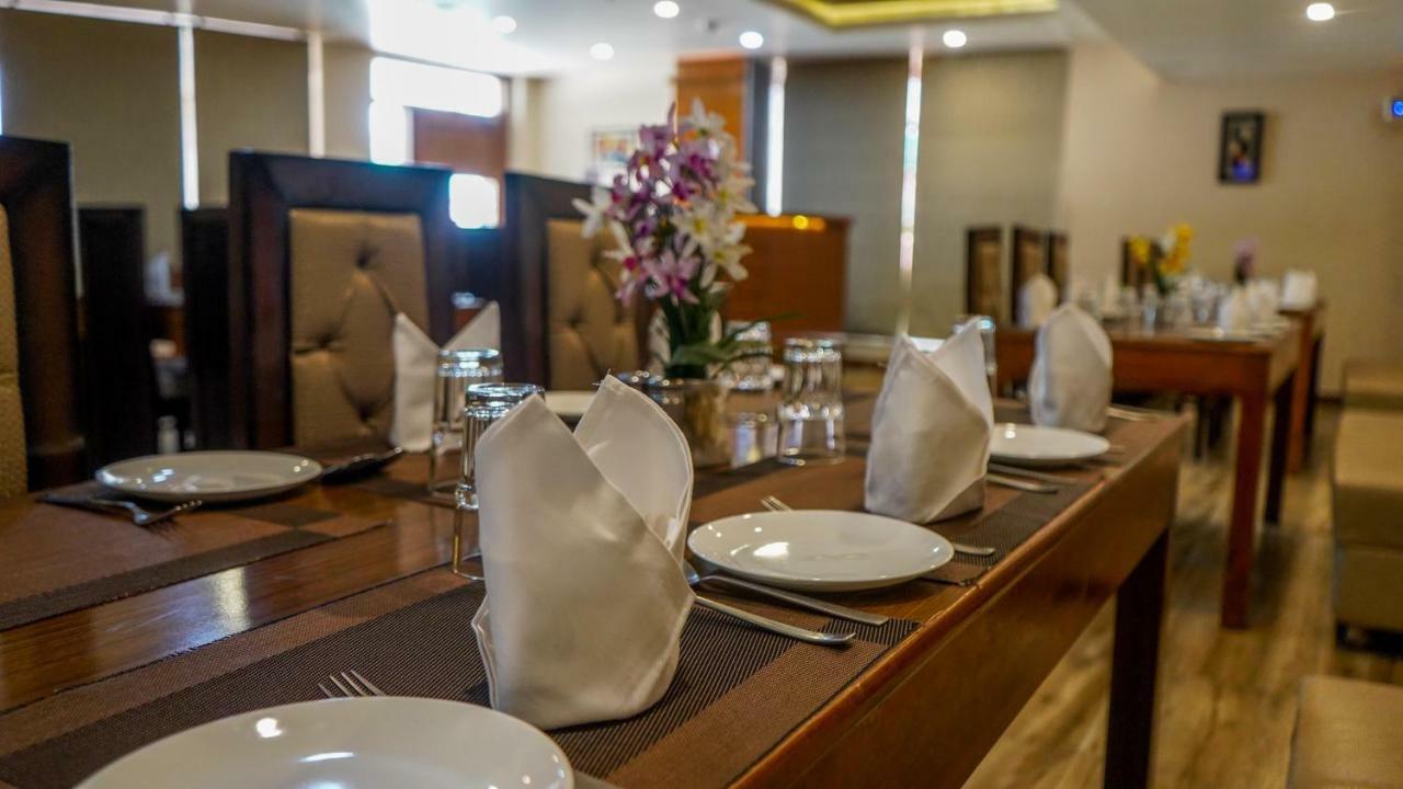 Hotel Jsr Continental Dehradun Zewnętrze zdjęcie