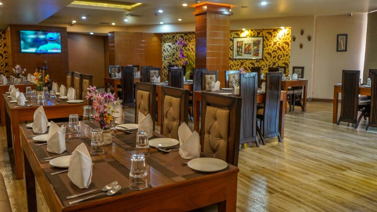 Hotel Jsr Continental Dehradun Zewnętrze zdjęcie
