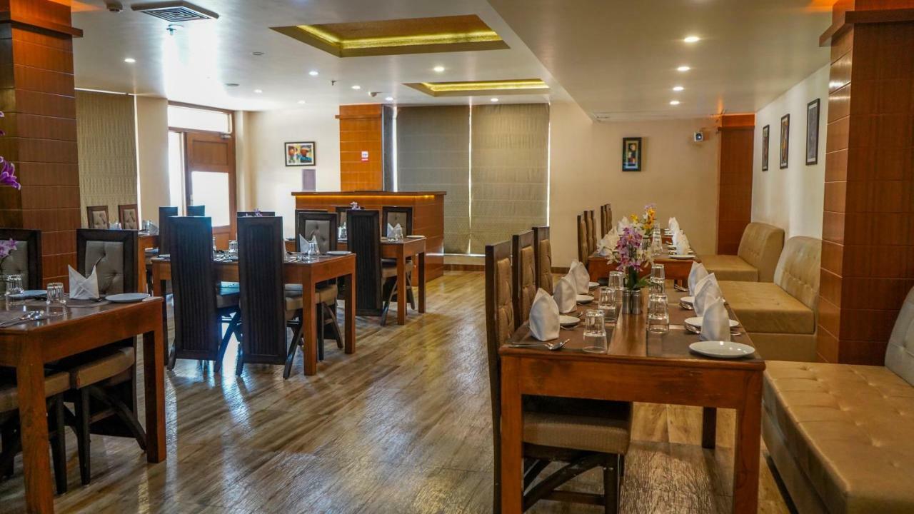 Hotel Jsr Continental Dehradun Zewnętrze zdjęcie