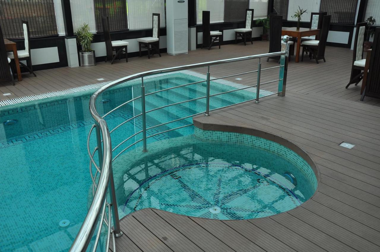 Hotel Jsr Continental Dehradun Zewnętrze zdjęcie