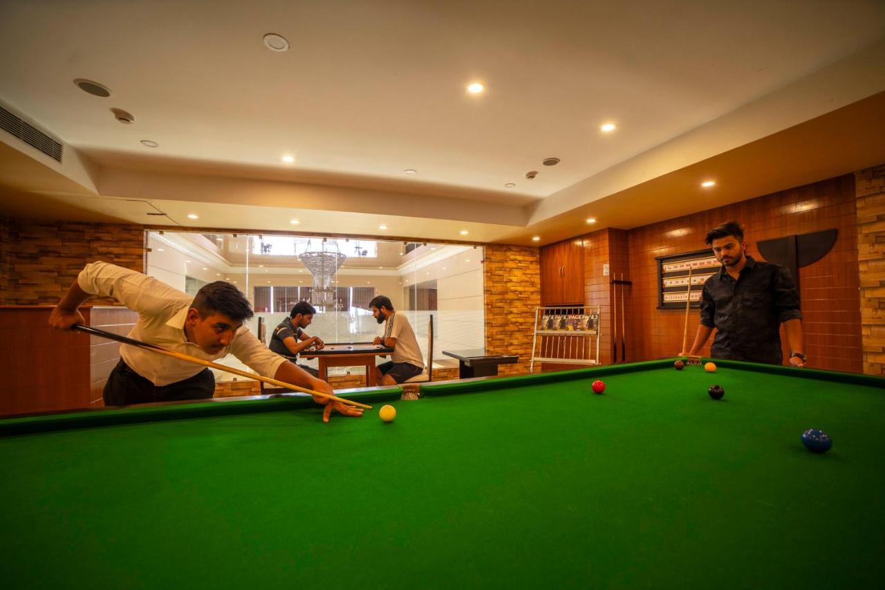 Hotel Jsr Continental Dehradun Zewnętrze zdjęcie