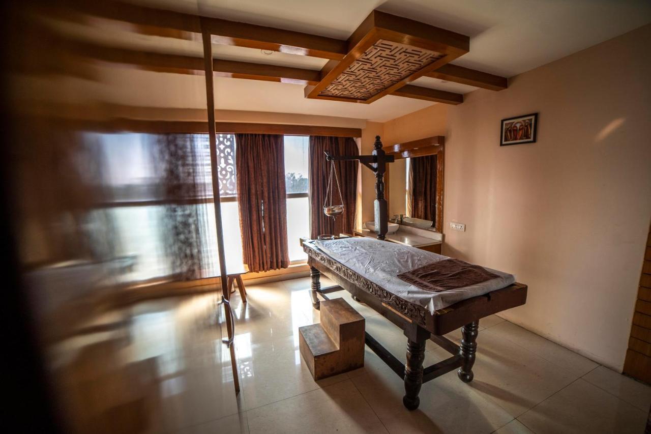 Hotel Jsr Continental Dehradun Zewnętrze zdjęcie