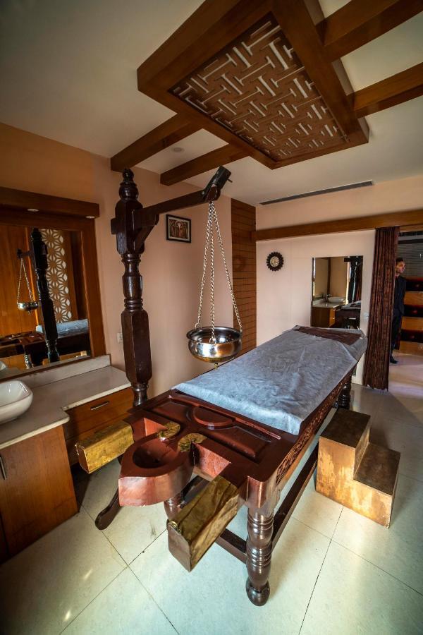 Hotel Jsr Continental Dehradun Zewnętrze zdjęcie