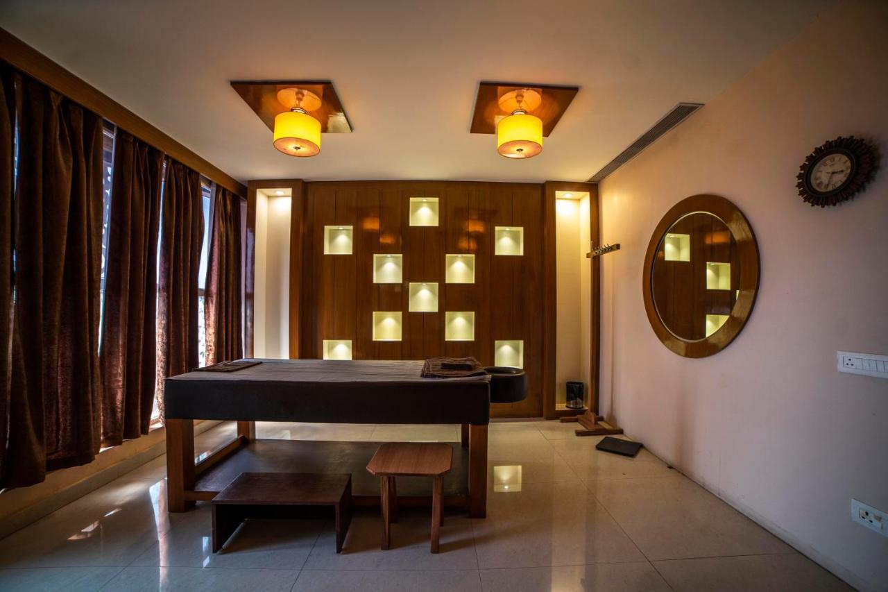 Hotel Jsr Continental Dehradun Zewnętrze zdjęcie