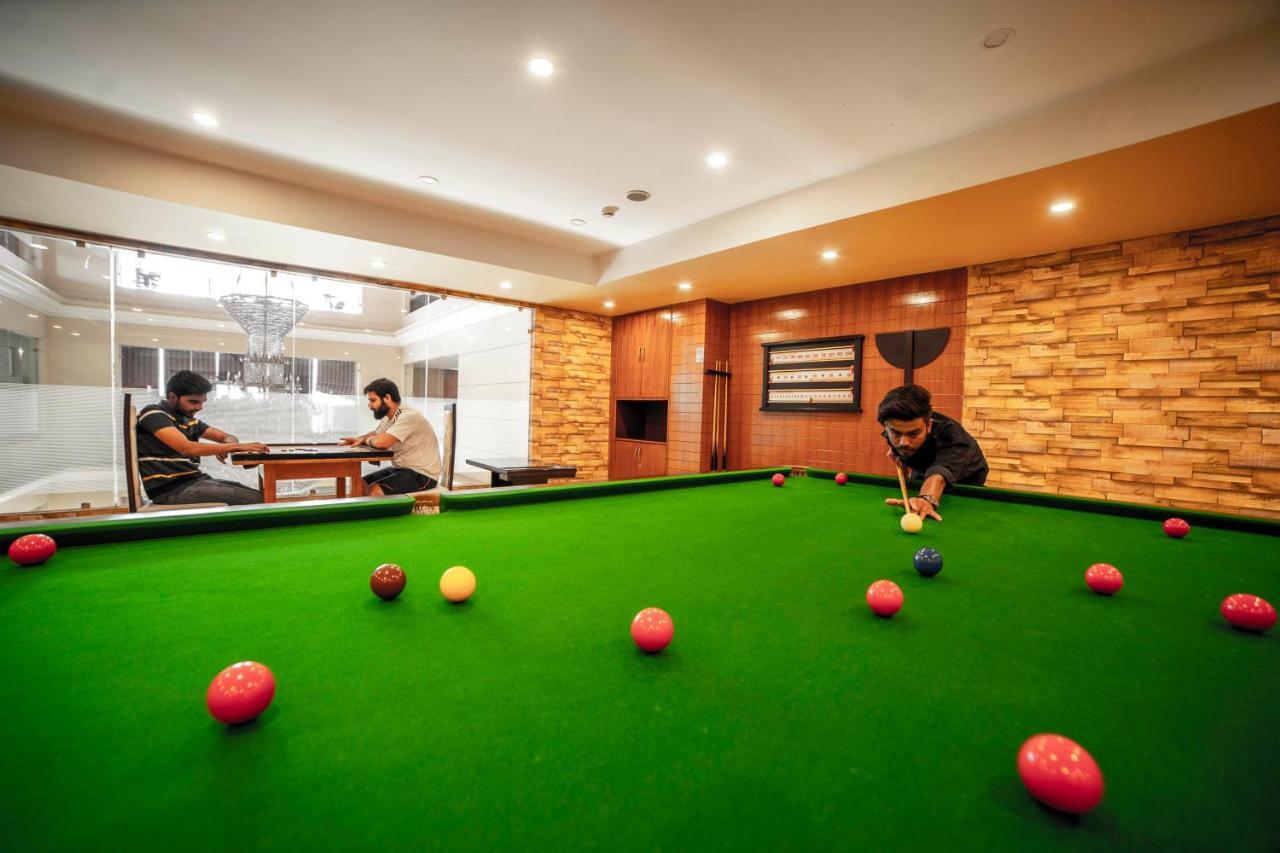 Hotel Jsr Continental Dehradun Zewnętrze zdjęcie